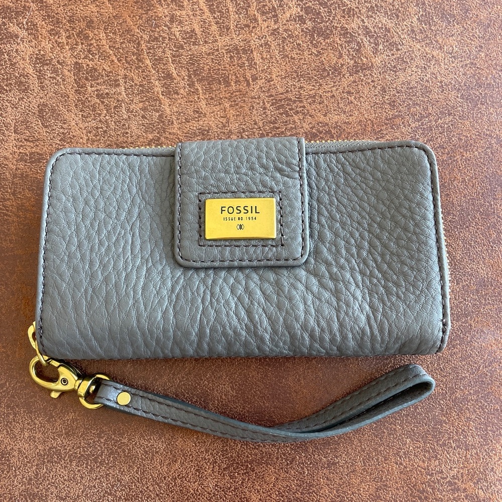 FOSSIL GRAY PEBBLED LEATHER ZIP QUINN WALLET WRISTLET NWT